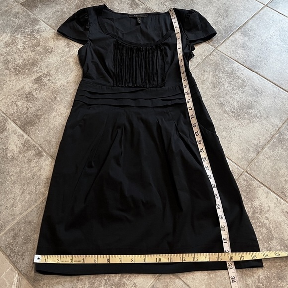 BCBG Maxazria Scoop Neck Cap Sleeve Ruffle Accent Pleated Mini Dress Black Sz 2 - Picture 4 of 11